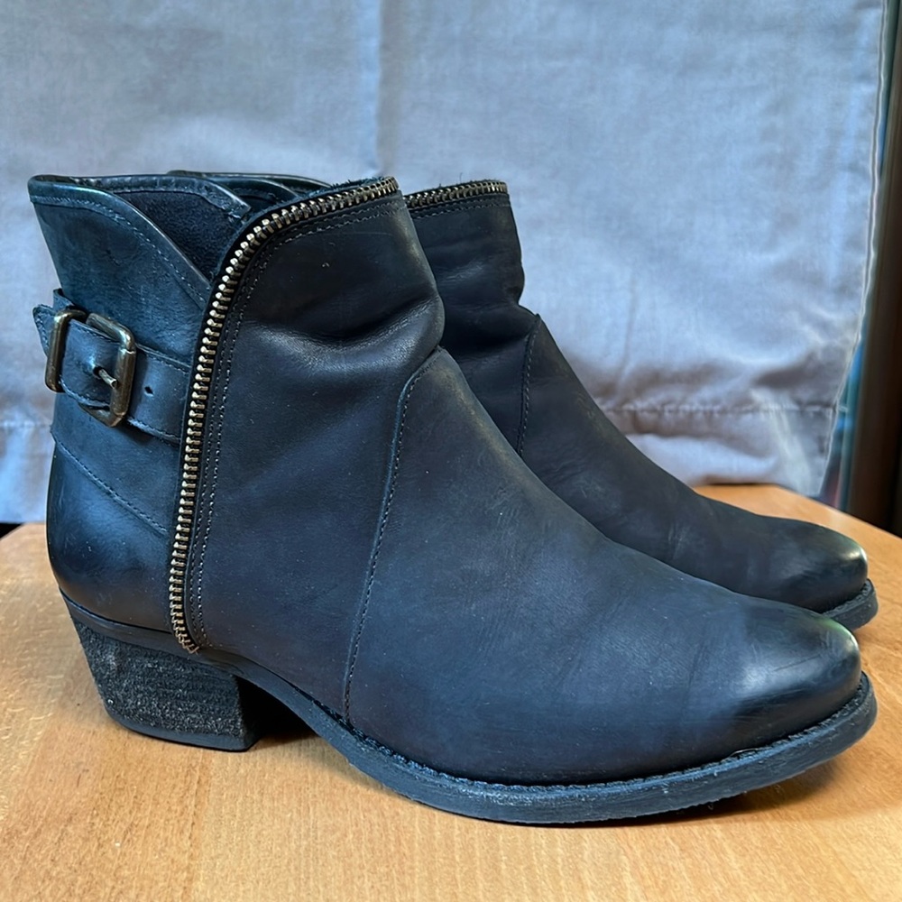 Walking Cradles Gaston Boots, size 6.5W